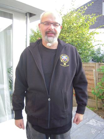 Die Fleece Jacken sind etwas kürzer und haben keine engen Bünde beim Handgelenk.